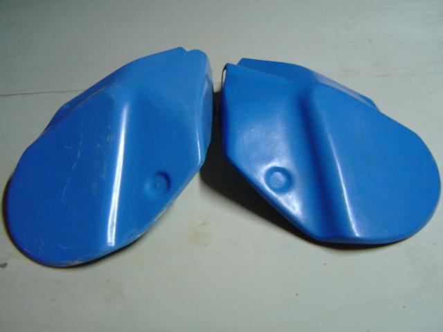 Two fiber side covers for border bultaco mk 11 and 11 b (white).