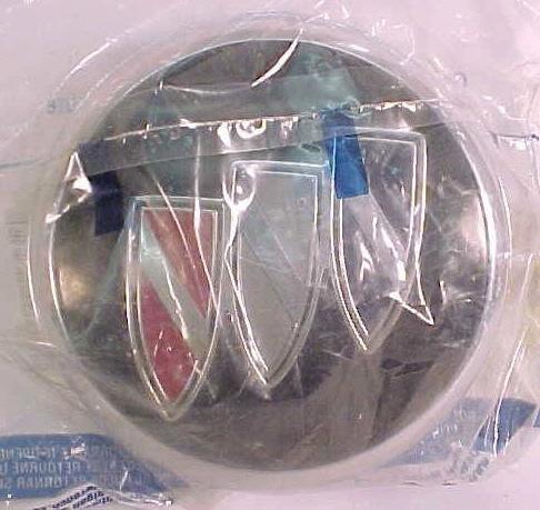 Nos gm #25554775 1992-96 buick lesabre grille emblem