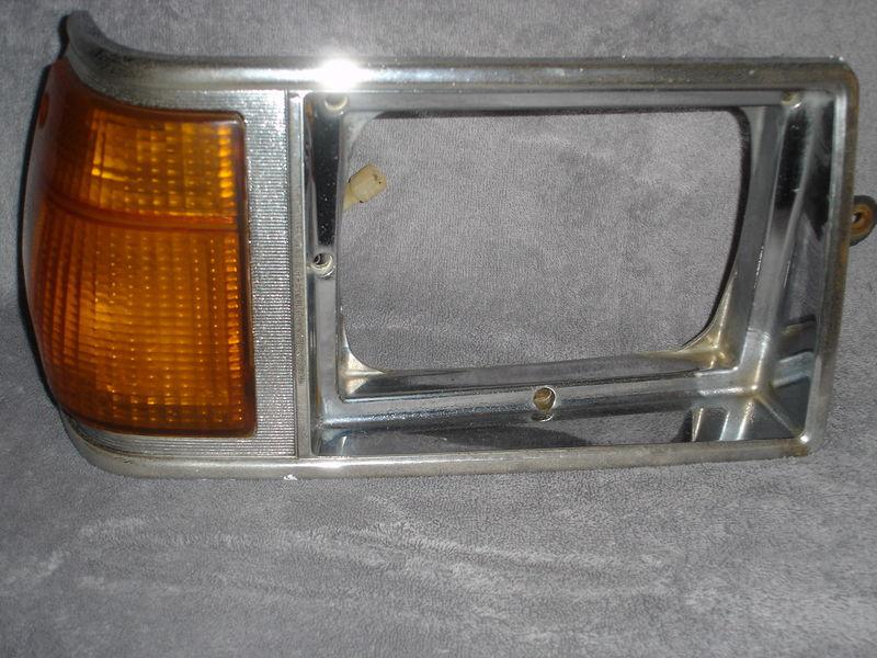 80 81 mazda glc marker corner light with headlight bezel r  right passenger 