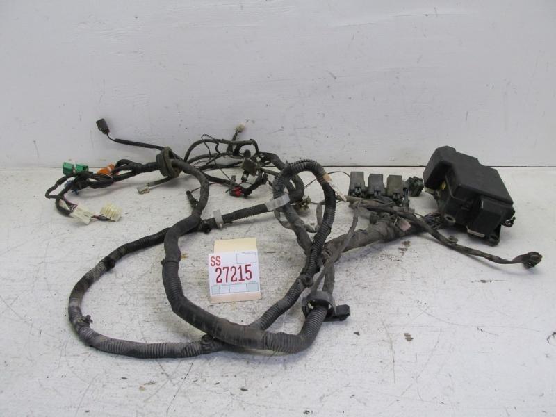 98 99 00 mazda 626 es-v6 under hood engine bay fuse box wire harness cable 2576