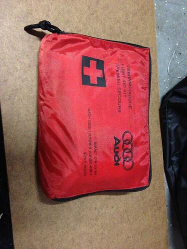 Audi a8 d3 first aid kit red case 4e0860282