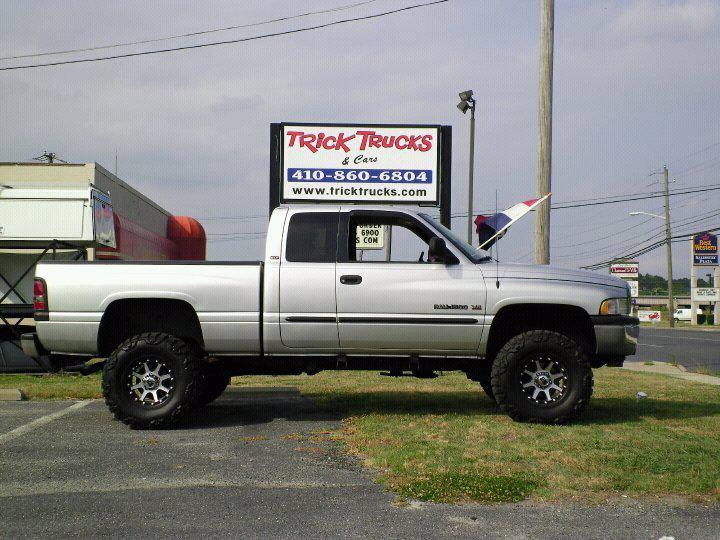 17x9 xd wheels w/ 35x12.5x17 nitto mud grapplers