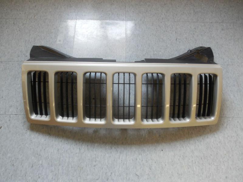 08 09 2010 jeep grand cherokee oem grille nice!