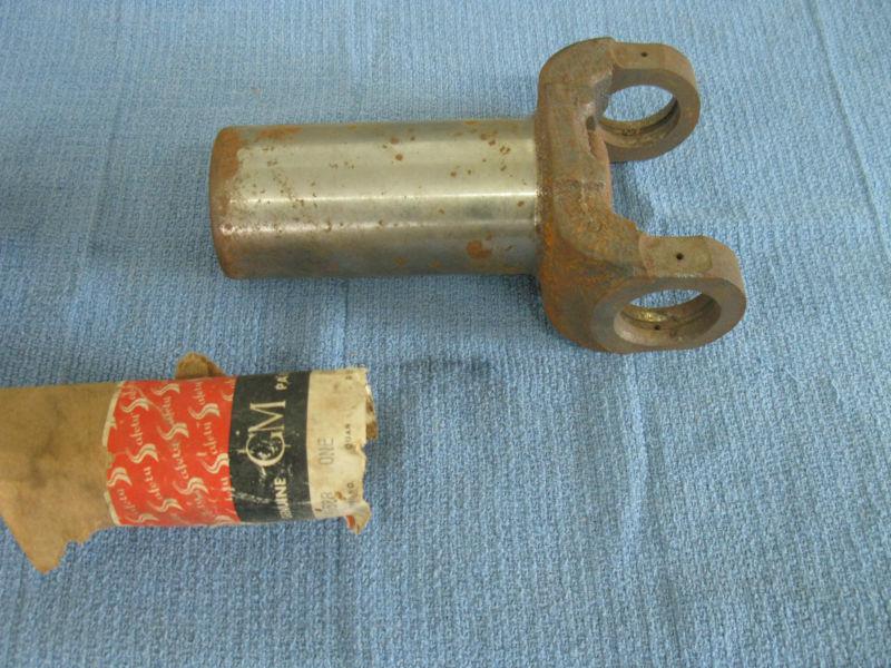 1970's 80's chevy buick oldsmobile pontiac th 400 yoke 31 spline   nos 1013 