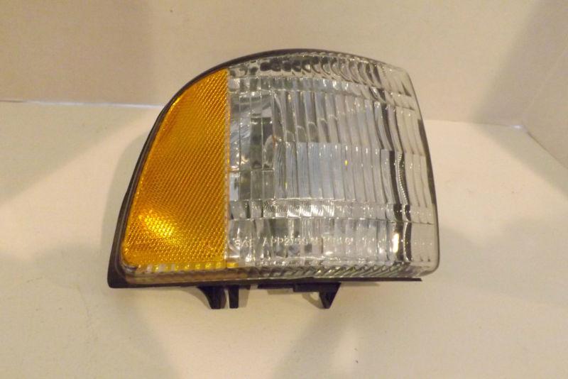 Chrysler right side passenger side signal lamp 5120054 95023y great condition