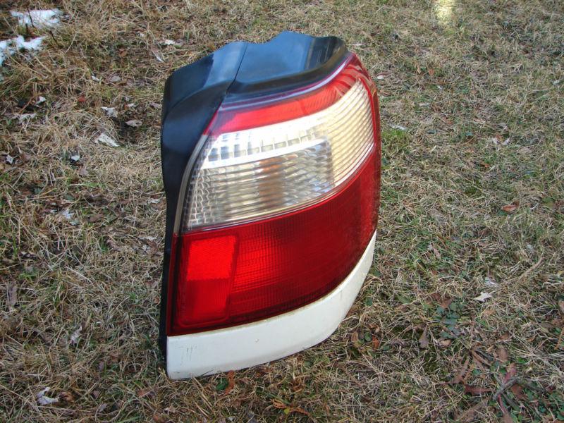 2001 2002 forester tail light assembly complete rh white mldg.