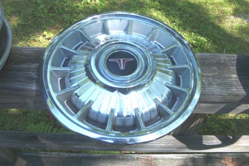 Oe 14 inch wheelcover, 1964 olds, seldom seen deluxe, very heavy v-10 hollander