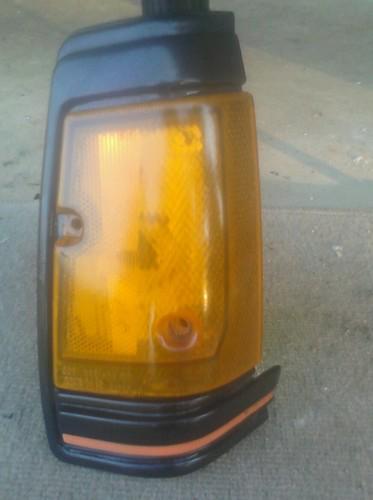 1984 nissan 720 st right parking light 