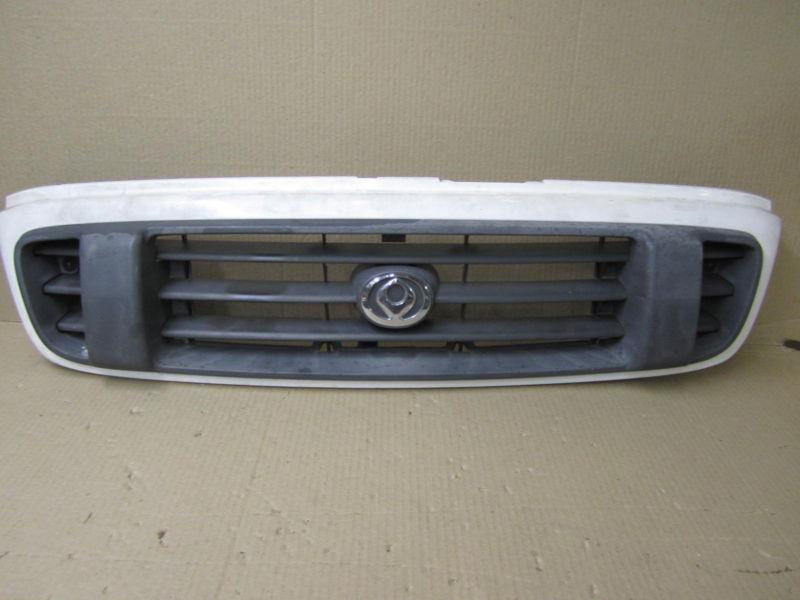 Mazda mpv 96-97 1996-1997 grille with chrome emblem, white grille