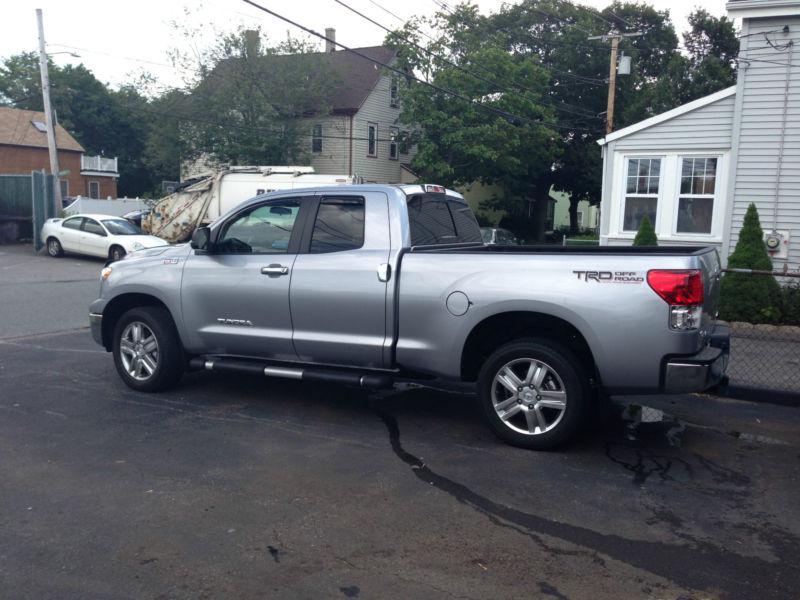 Toyota tundra 20in oem wheels and tires