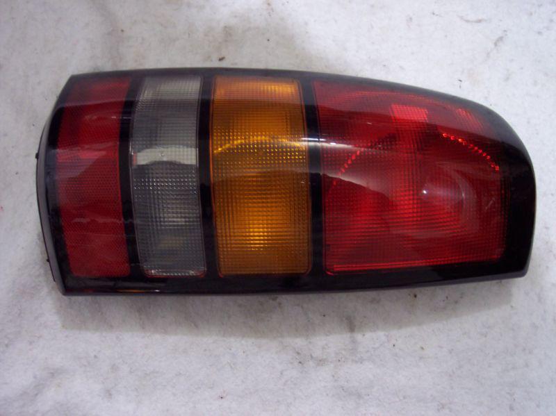 2006 gmc sierra left taillight