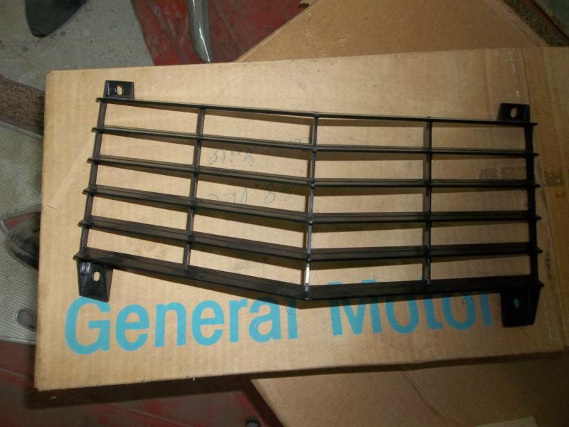 68-69 corvette center grill nos in box 3966555  427 chevrolet 3x2