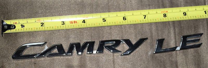 Toyota   09 -12    camry trunk / decklid      emblem nameplate badge oem