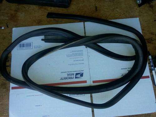 1992-1999 bmw 3 series rear trunk lid deck rubber weather strip seal gasket oem