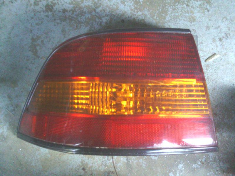 97-99 lexus es300 driver side left lh l outer quarter mounted tail light lamp