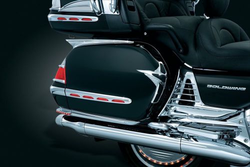 Kuryakyn 3918 chrome saddlebag front scuff protector