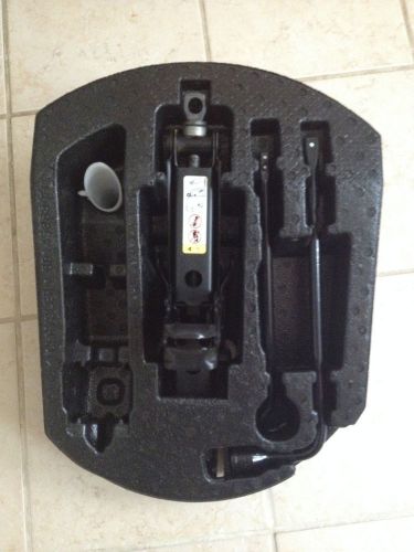 2011-2014 jeep grand cherokee tire jack tool set  foam case