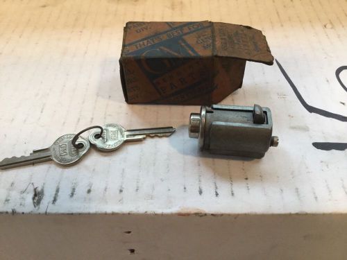 Vintage gm/briggs and stratton know and lock assembly