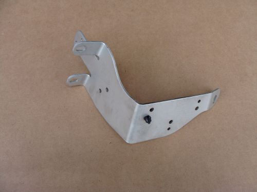 06-13 c6 corvette z06 engine oil reservoir tank mounting bracket