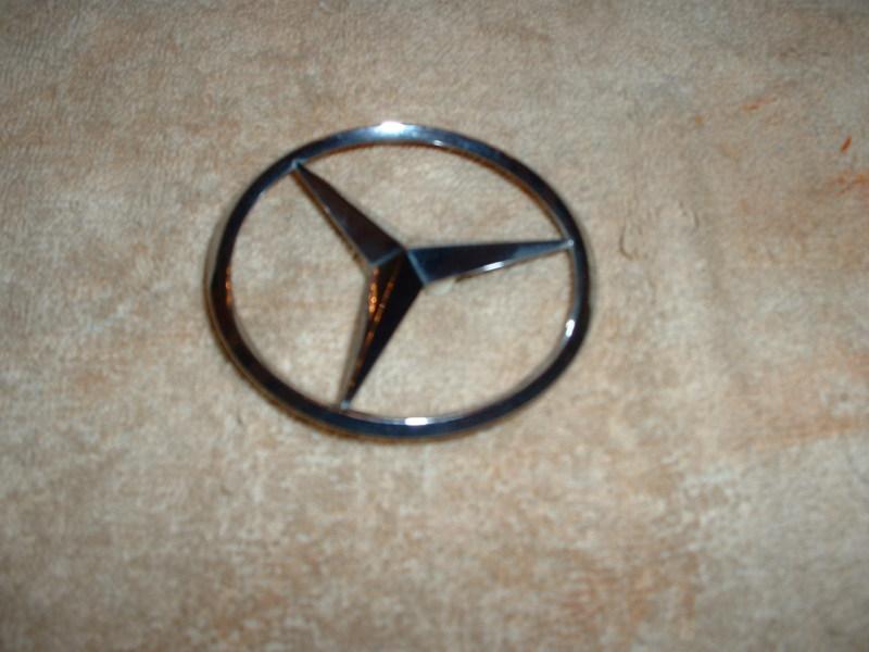 Mercedes-benz oem emblem part number a 203 758 00 58