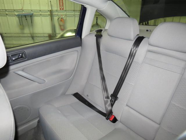 2005 volkswagen passat rear seat belt & retractor only rh passenger gray