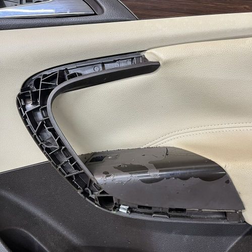 2007 buick regal front gight door panel