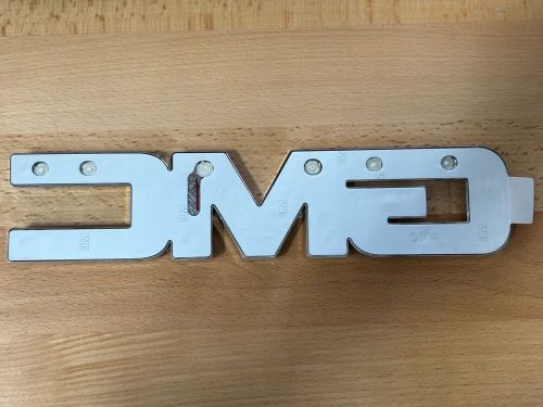 2018-2021 gmc terrain, denali, sl, sle, slt liftgate emblem - 84321763