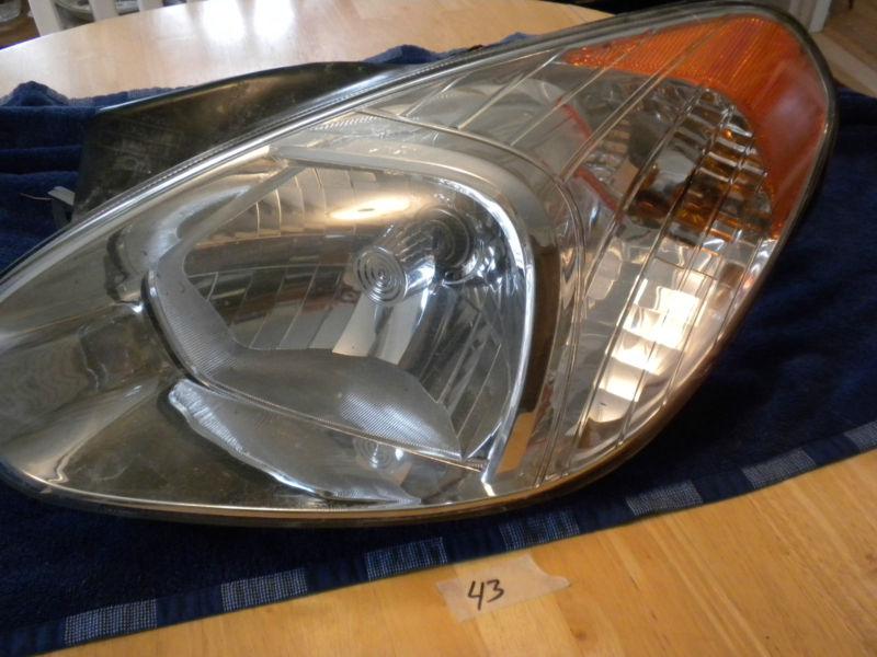 2007 hyundai accent headlight o.e.m.