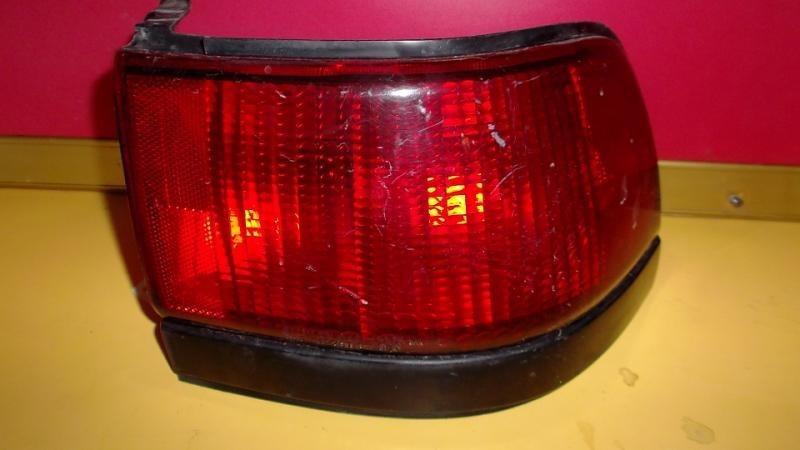 91 92 93 tracer r. right passenger rh tail light lamp sedan quarter mounted oem