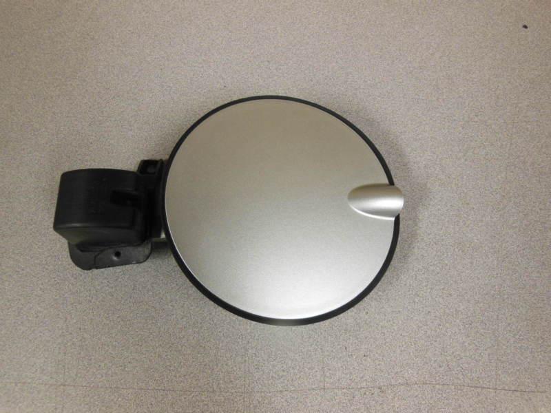 2000-2005 saturn l series  fuel / gas filler door  silver oem