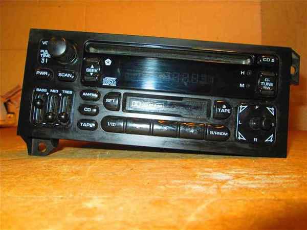 96-98 grand cherokee am/fm cd cassette player radio oem