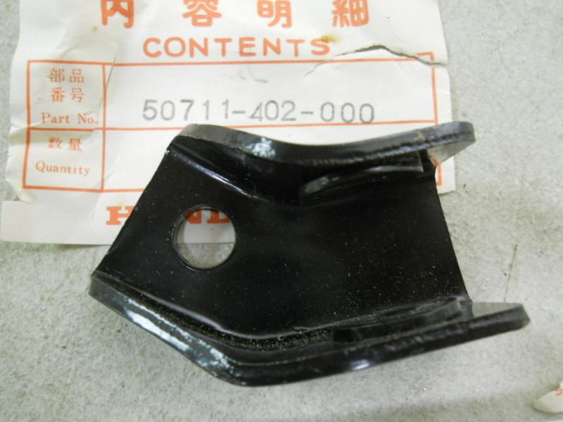 Honda nos cm400, 1979-81, r step bracket, # 50711-402-000   d13