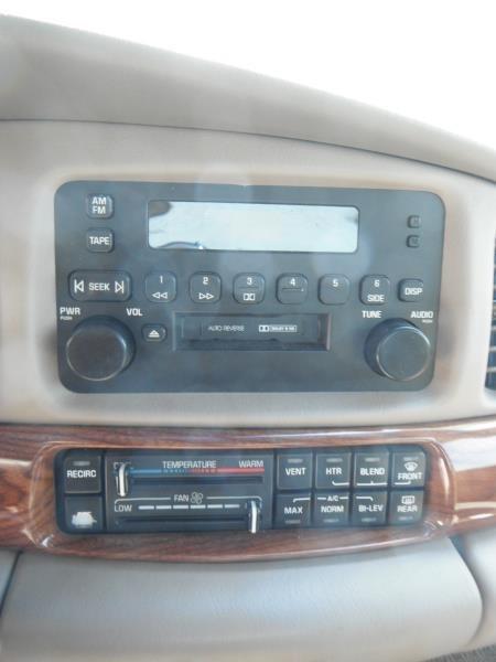 02 lesabre audio equipment radio am-mono-fm-stereo-cassette opt un6 861462