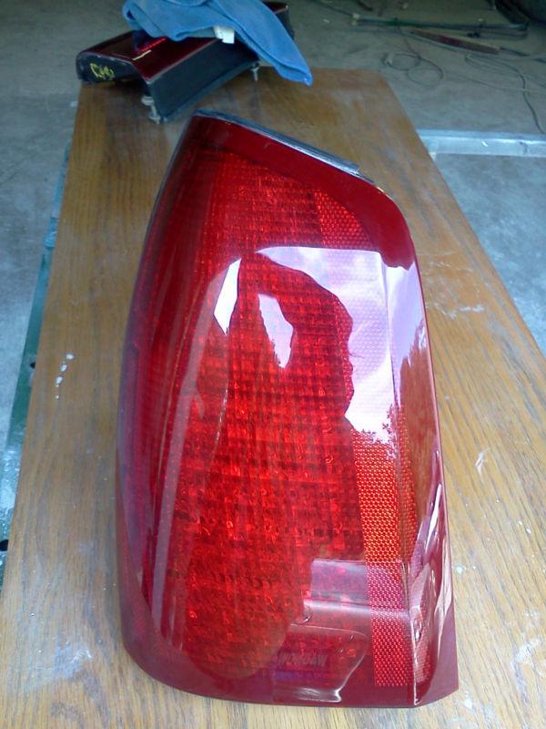 2000-05 deville lh tailight