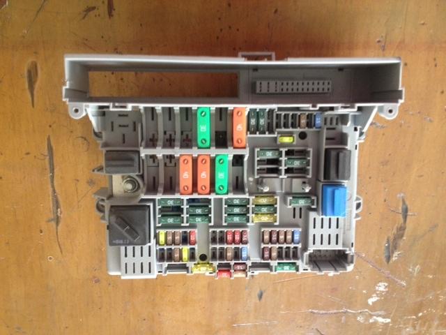 2006 325i, 2007-08 328i bmw e90 fuse box/power distribution board 