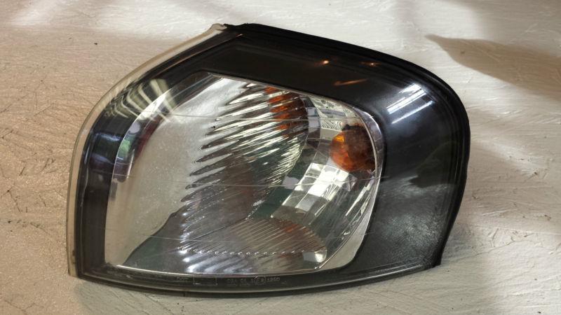 2000 volvo s80 left corner turn signal light (fits 99-03 and 01-03 s60 model)