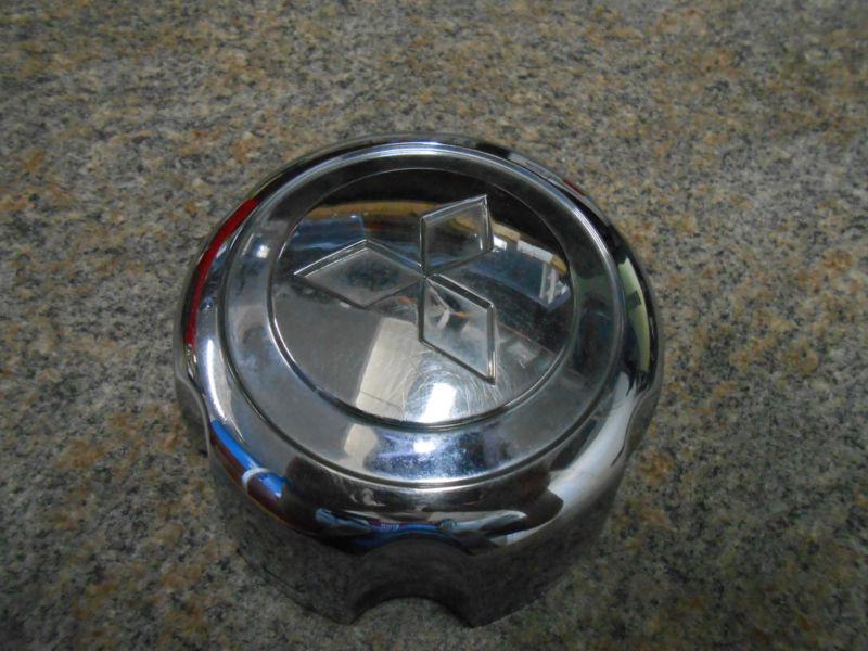 Mb816581  1994-1997 mitsubishi montero chrome center hubcap hub cap  e-129