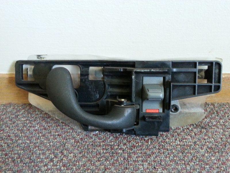 2001 blazer 4 door rh passenger front door inside handle 15031322 15031332 15031