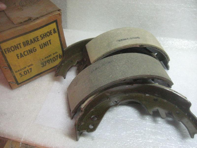 1962 1963 chevrolet chevy ii nova front brake shoe set gm nos