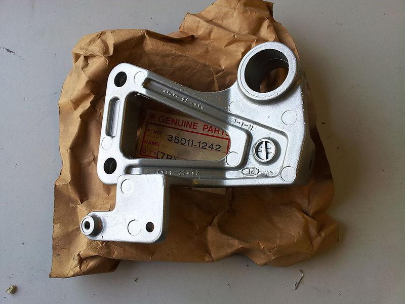 Kawasaki zx600 ninja gpz 600 85-87 muffler bracket l.h. 35011-1242 nos