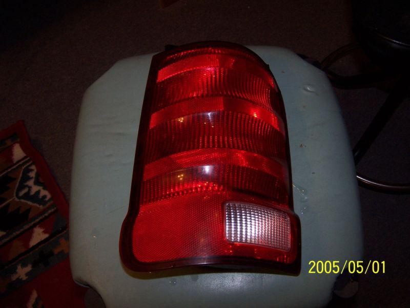 *01 02 03 04 ford sport trac oem passenger rt rs tail light factory used #8