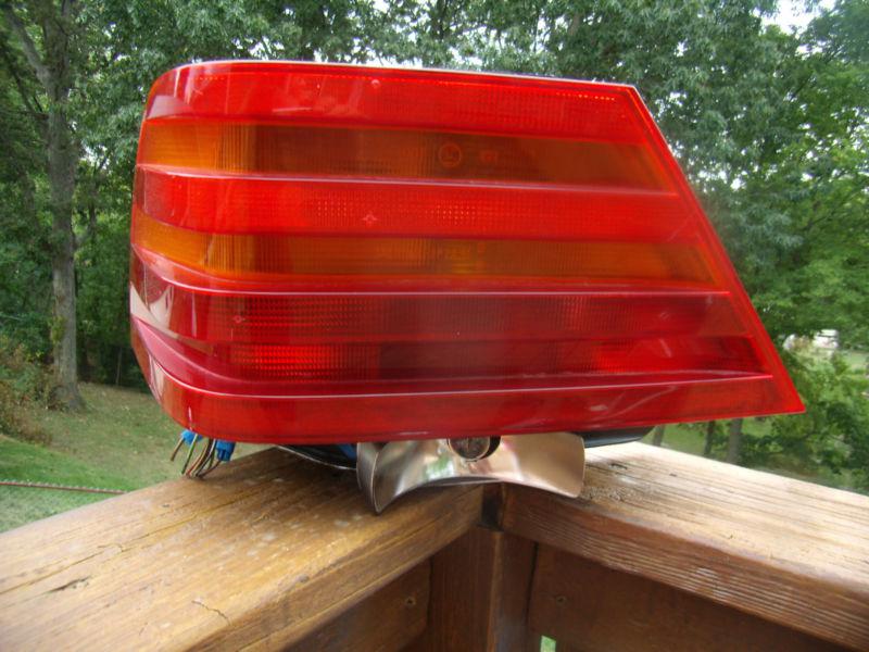 92 93 94 mercedes 300 320 420 500 600 140 body factory left tail light complete