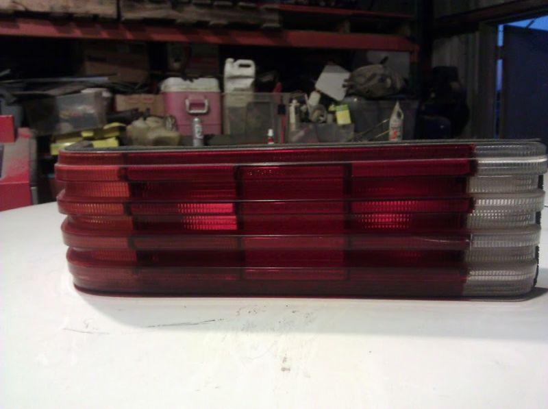 Mercedes benz r107 c107 w107 left (drivers side) tail light assembly 560sl 450sl