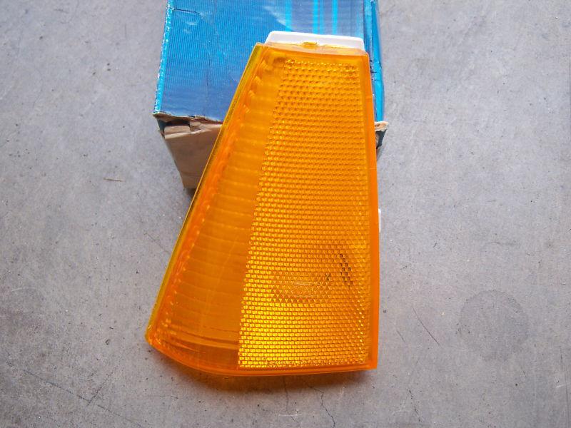 Nos 1983 1984 1985 1986 ford thunderbird turbo coupe lh side marker lamp 