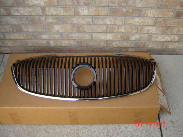  buick lucerne oem grille w/chrome trim new car take off perfect condition