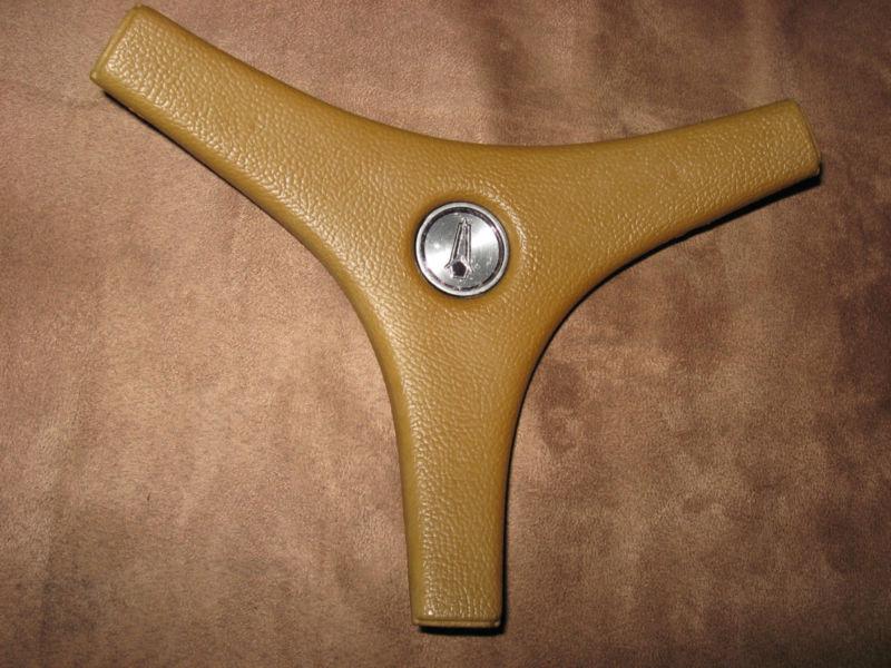 71 72 73 74 mopar b body plymouth satellite tan steering wheel center cap nice