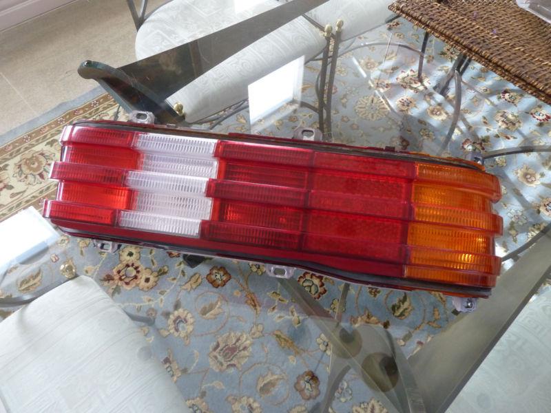 Mercedes benz w123 tail light lens left