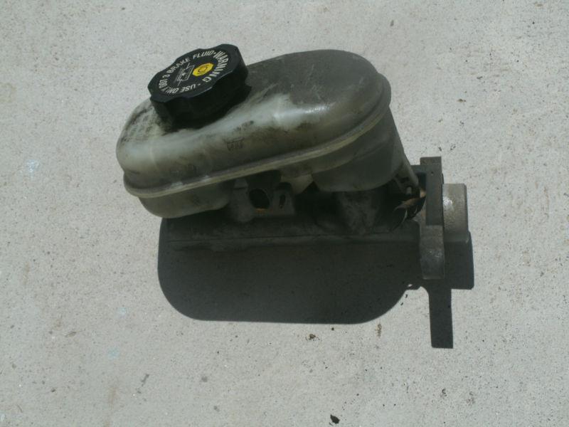 2000 camaro v6 3.8l master cylinder and brake fluid reservoir