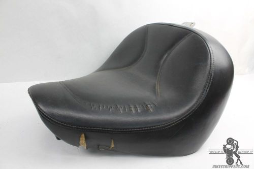 01-04 suzuki intruder volusia 800 vl800 front drivers seat saddle   damaged`