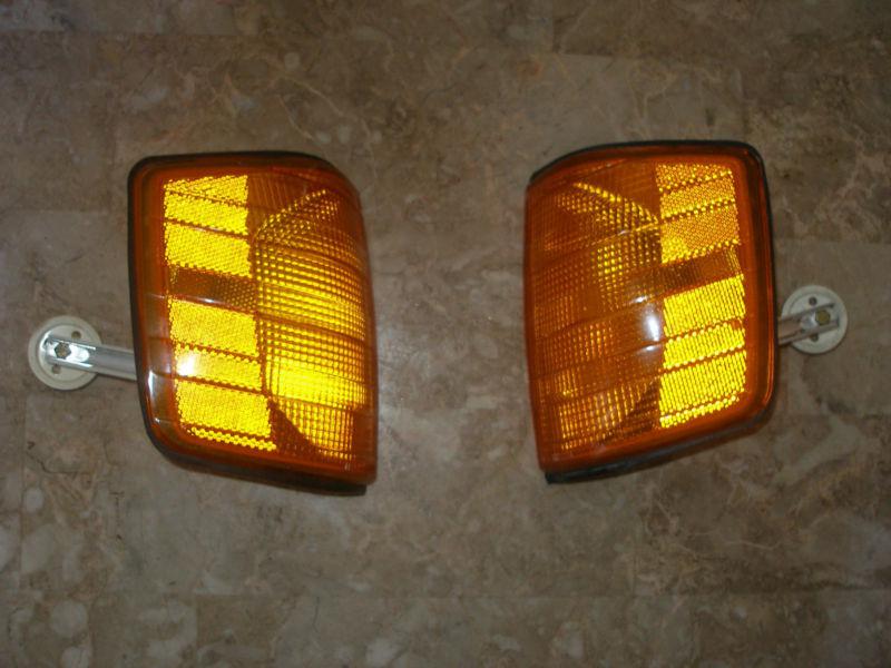 Mercedes benz w201 right & left side corner signal light with bulb oem 